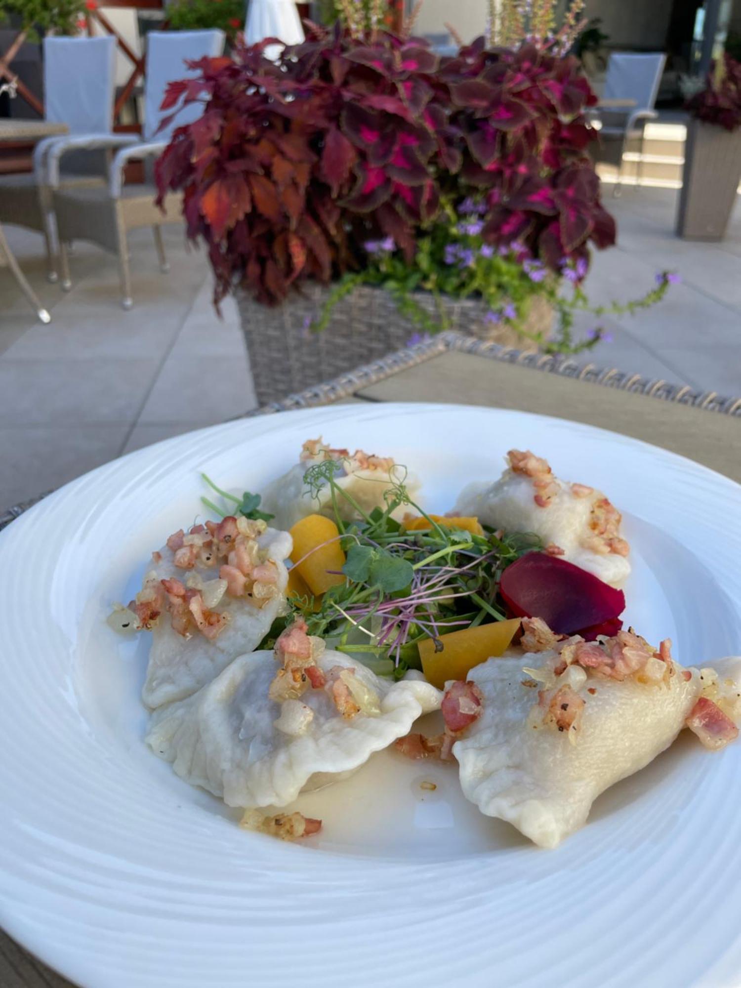 Boutique Odyseja & Spa チェホチネク エクステリア 写真 A plate of pierogi