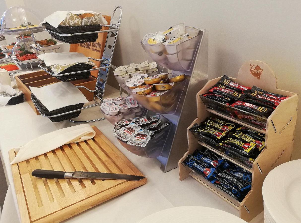 Boutique Odyseja & Spa チェホチネク エクステリア 写真 A selection of cheese and crackers